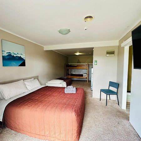 The Crossing Lodge & Backpackers Erua Luaran gambar