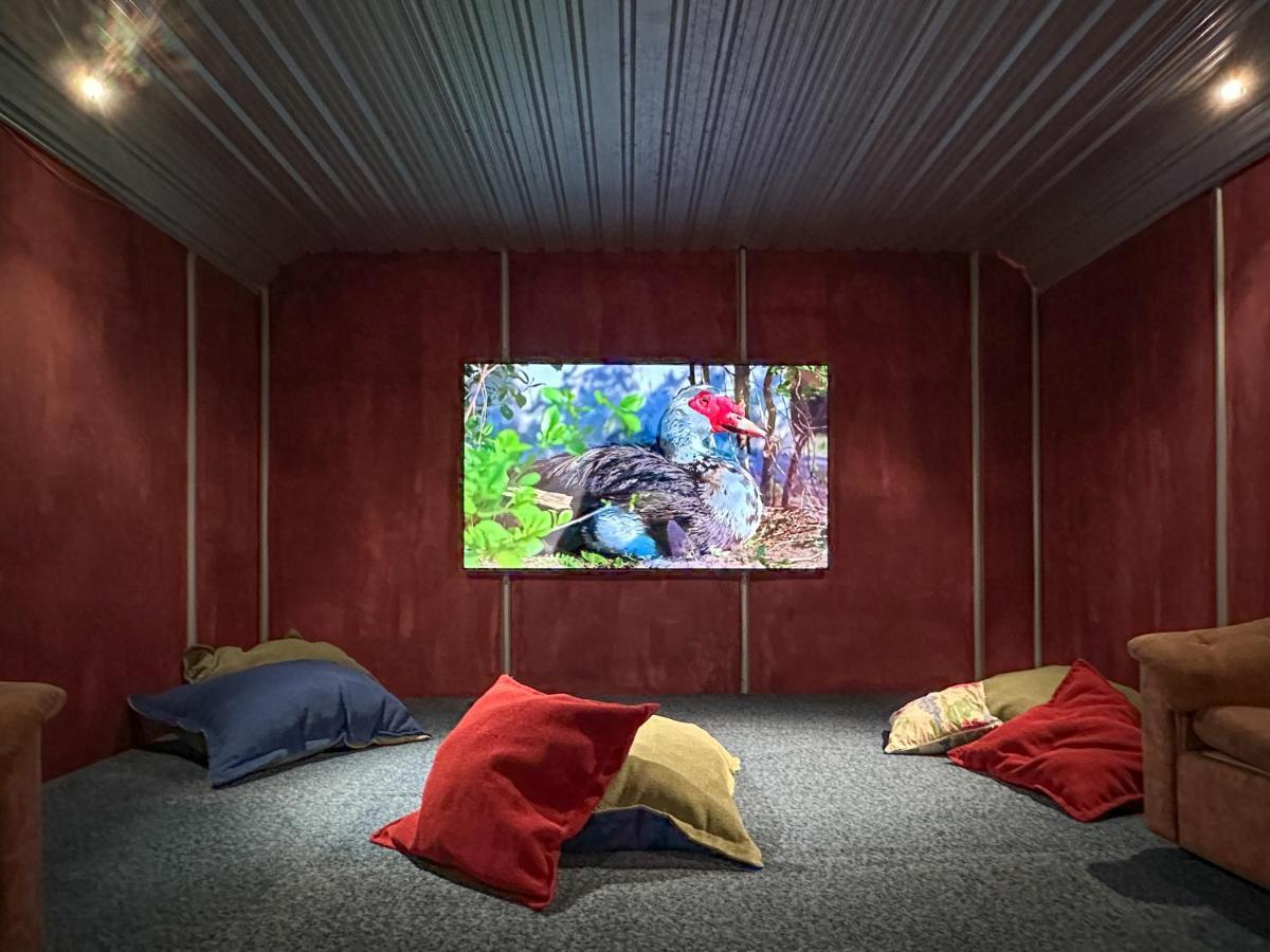 The Crossing Lodge & Backpackers Erua Luaran gambar