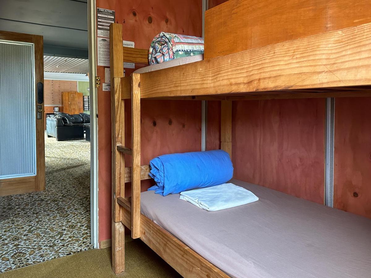 The Crossing Lodge & Backpackers Erua Luaran gambar