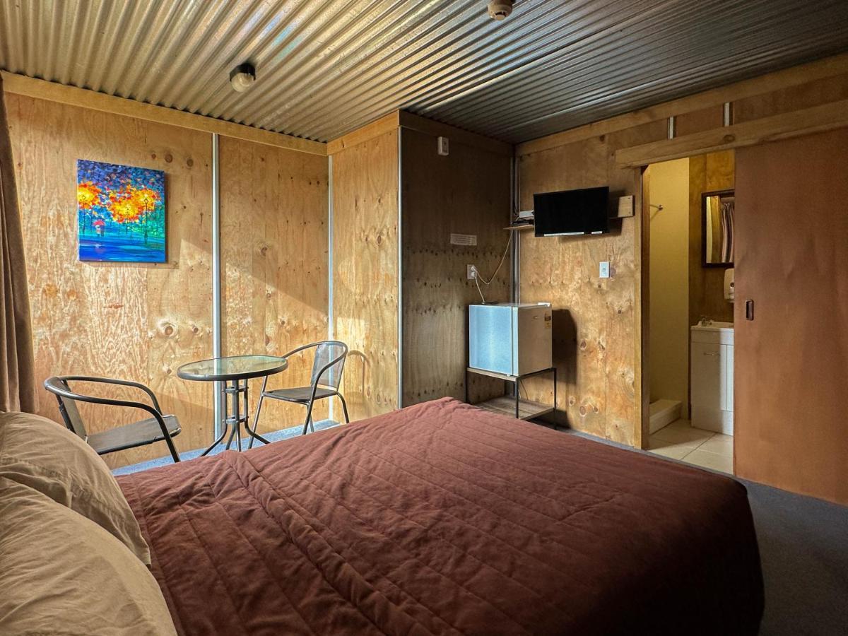 The Crossing Lodge & Backpackers Erua Luaran gambar