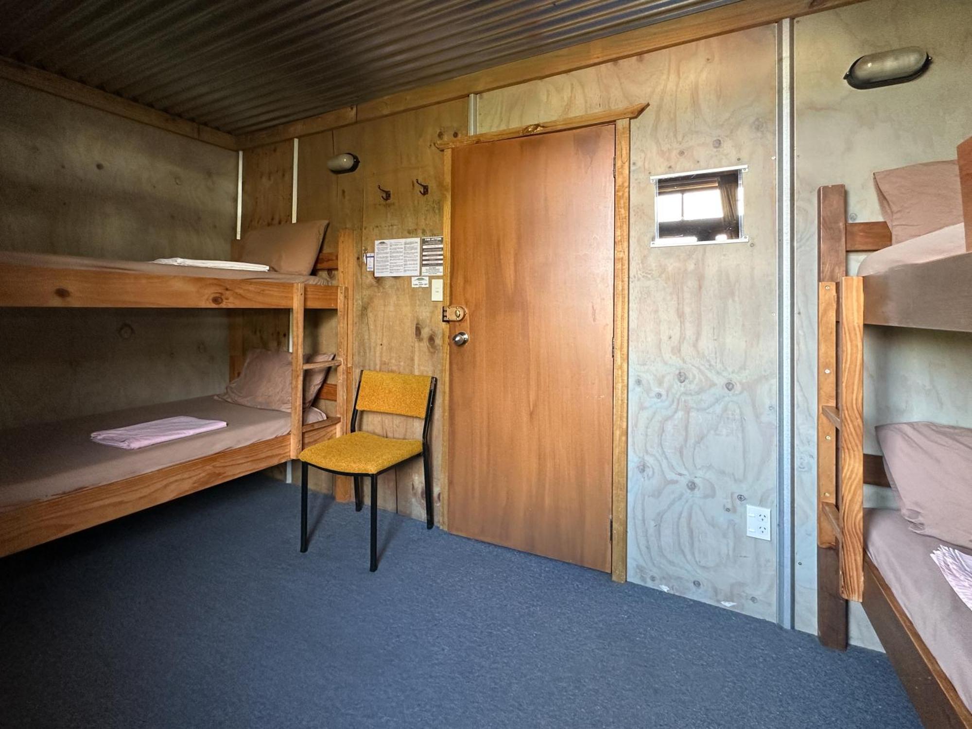 The Crossing Lodge & Backpackers Erua Luaran gambar