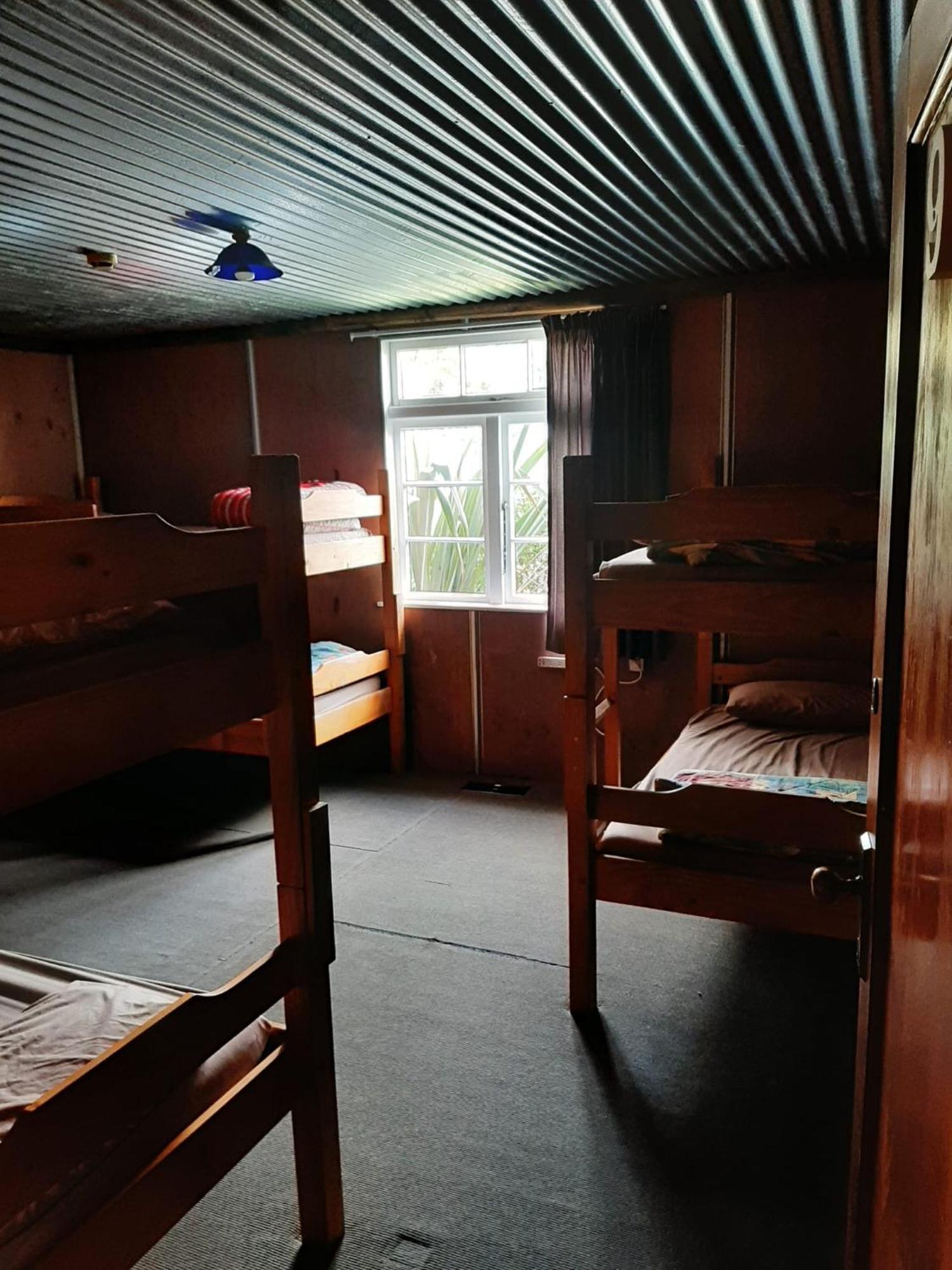 The Crossing Lodge & Backpackers Erua Luaran gambar