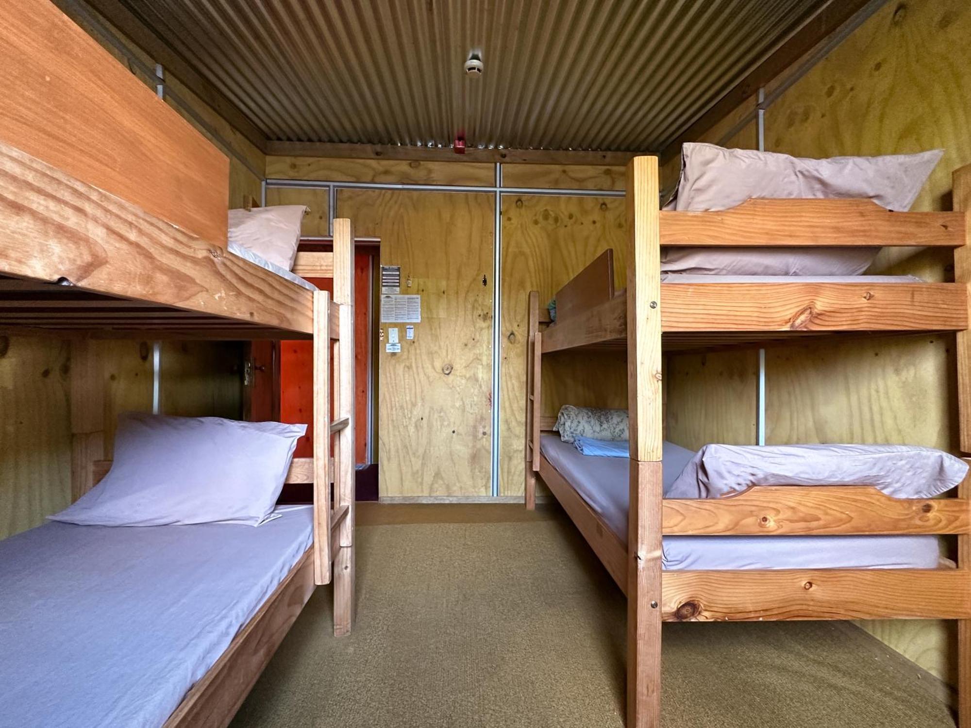 The Crossing Lodge & Backpackers Erua Luaran gambar