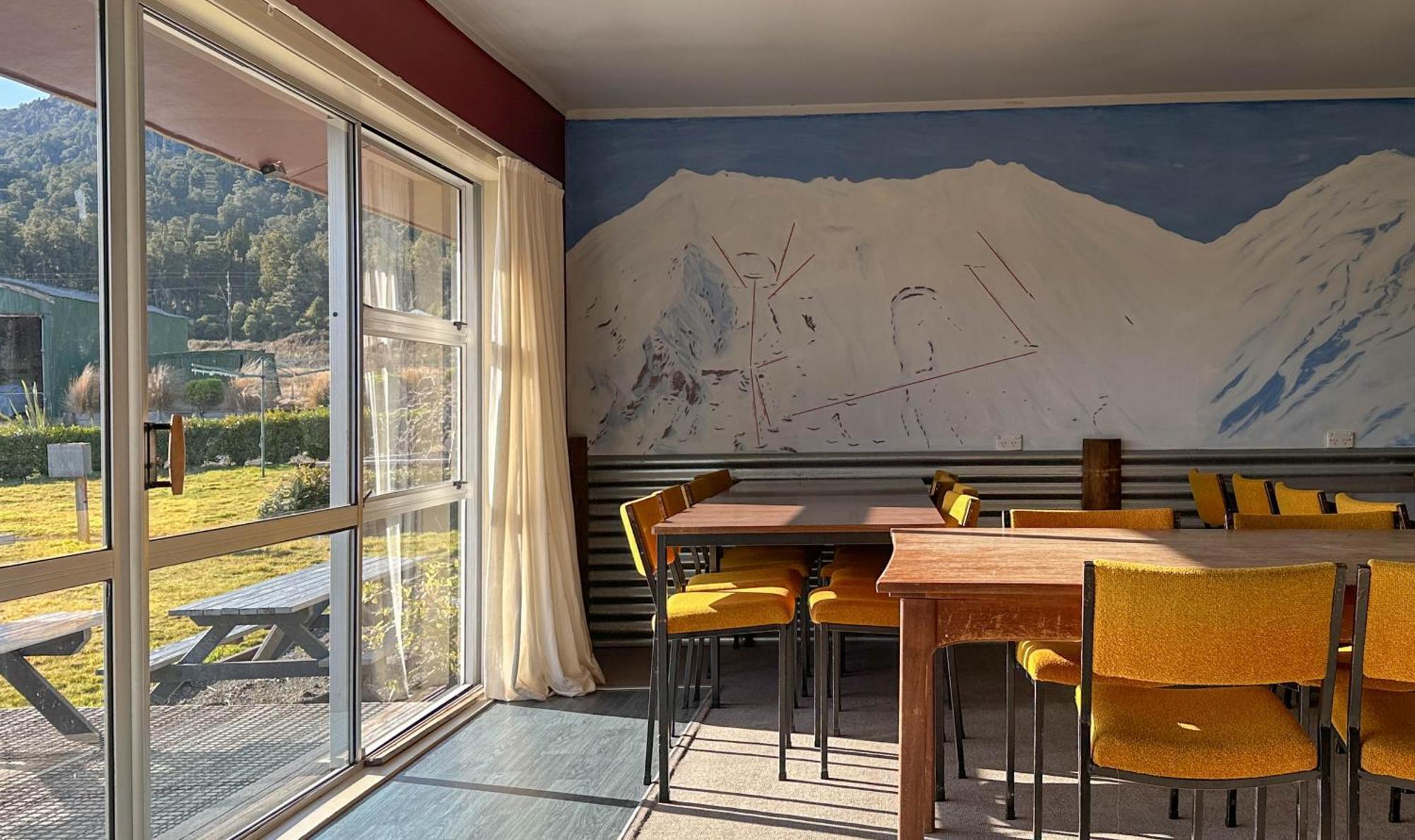 The Crossing Lodge & Backpackers Erua Luaran gambar