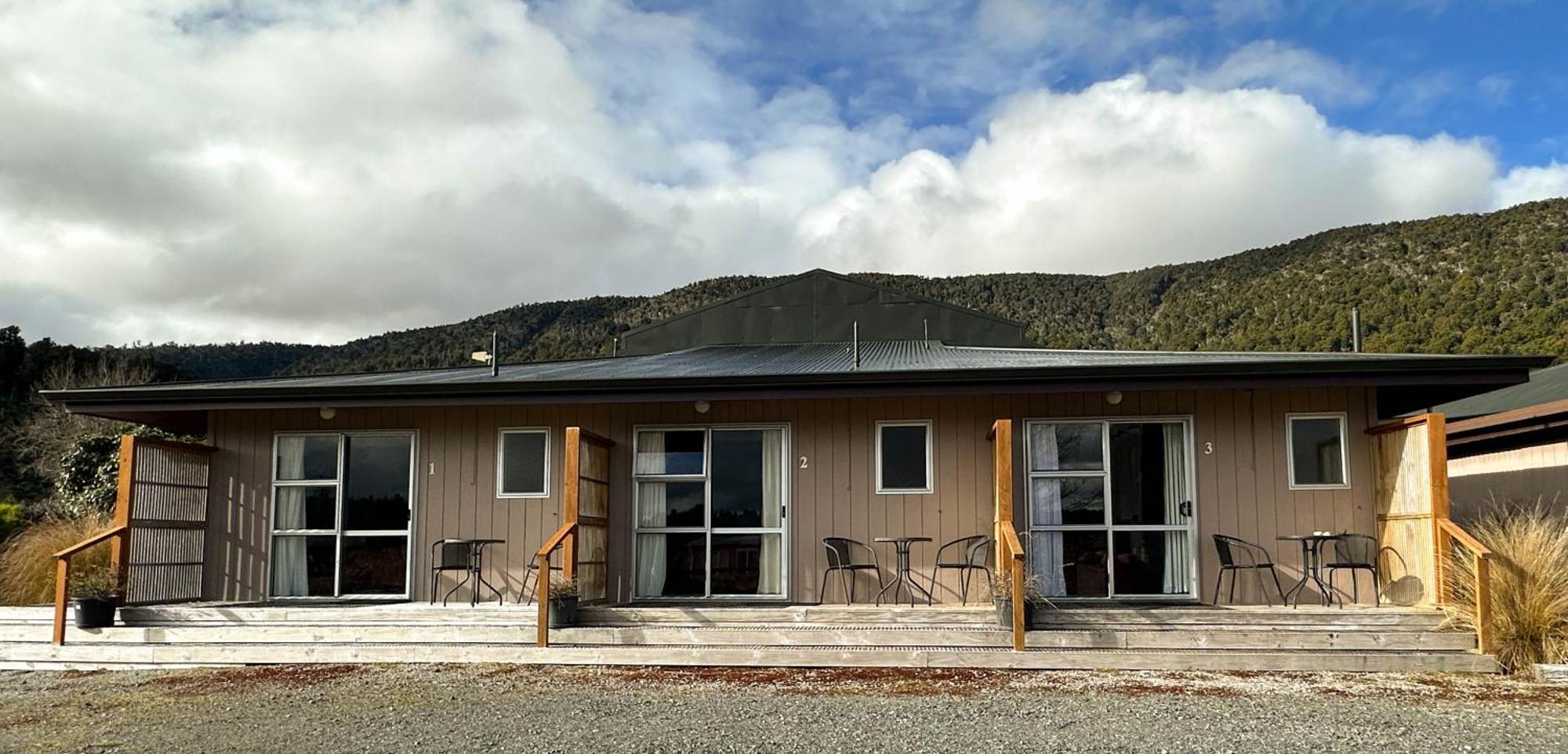 The Crossing Lodge & Backpackers Erua Luaran gambar