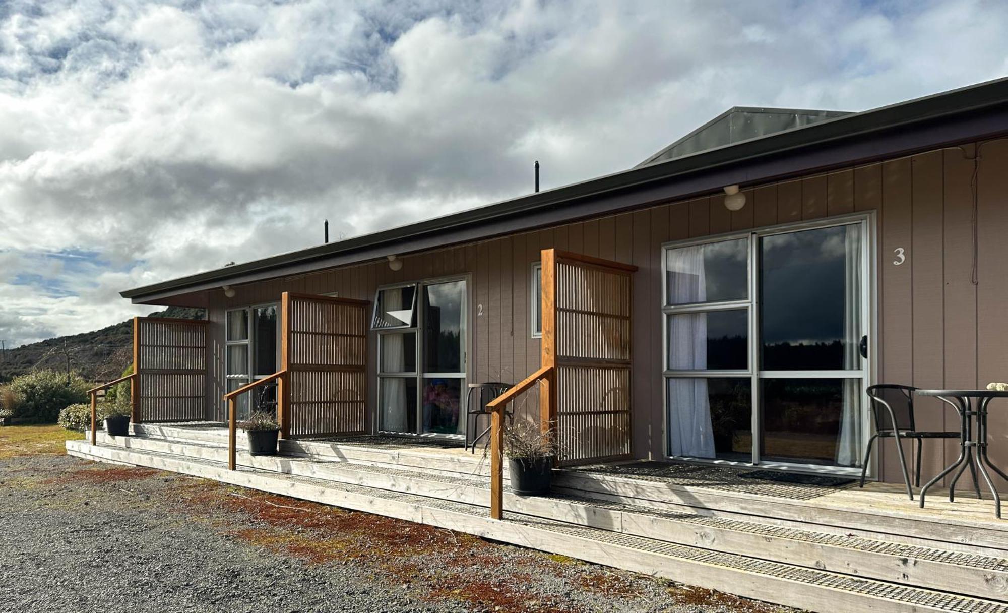 The Crossing Lodge & Backpackers Erua Luaran gambar