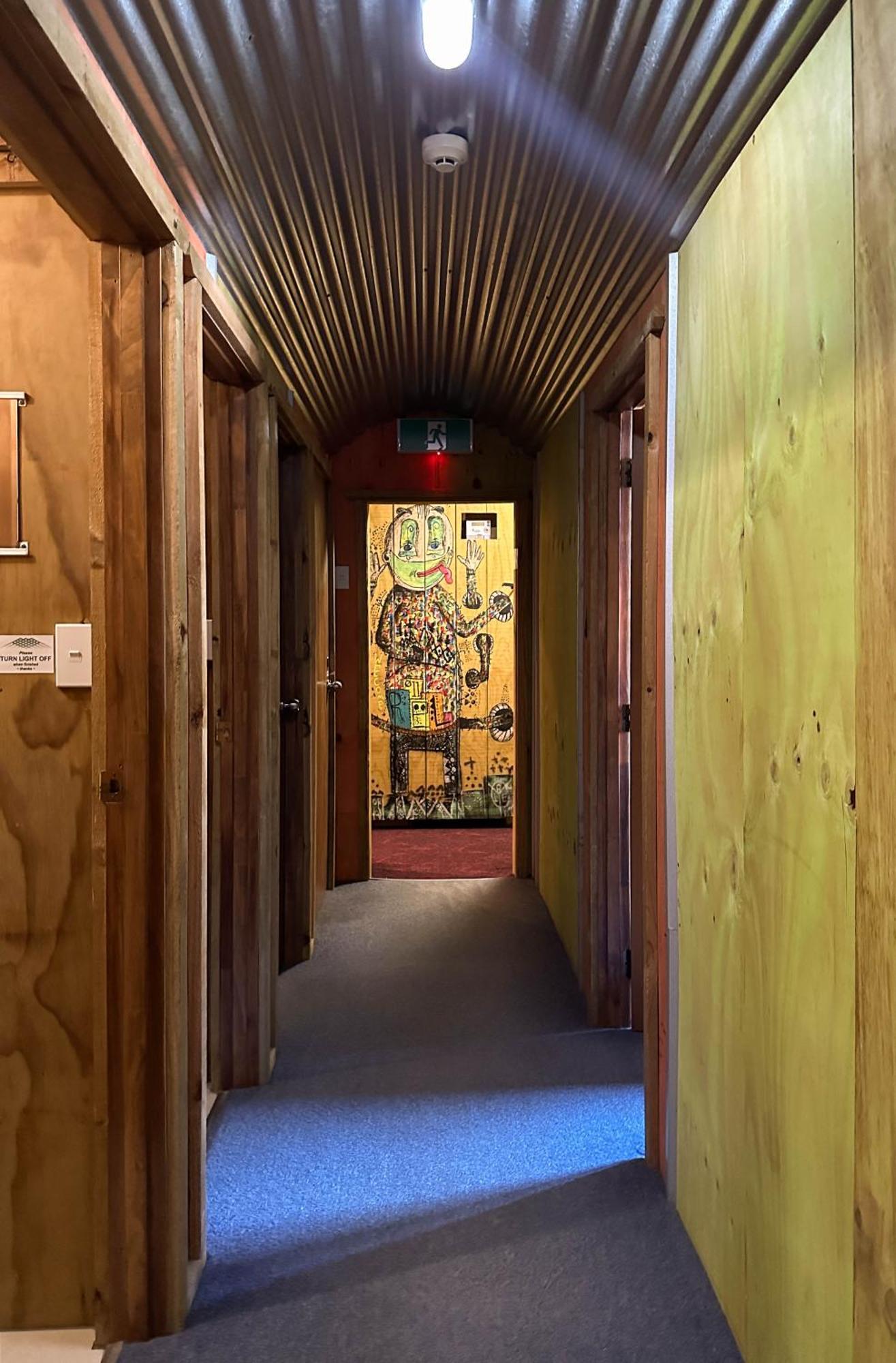 The Crossing Lodge & Backpackers Erua Luaran gambar
