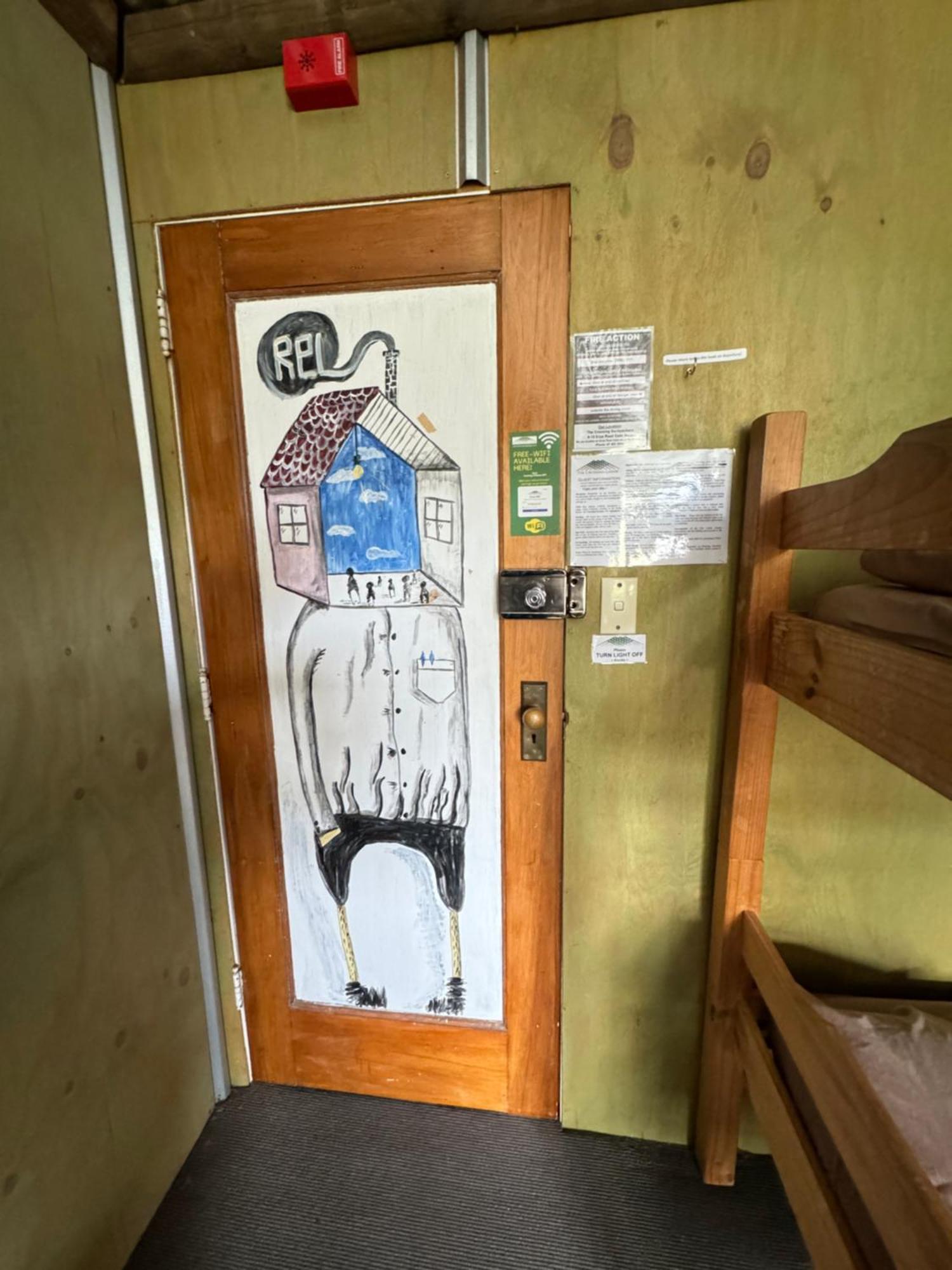 The Crossing Lodge & Backpackers Erua Luaran gambar