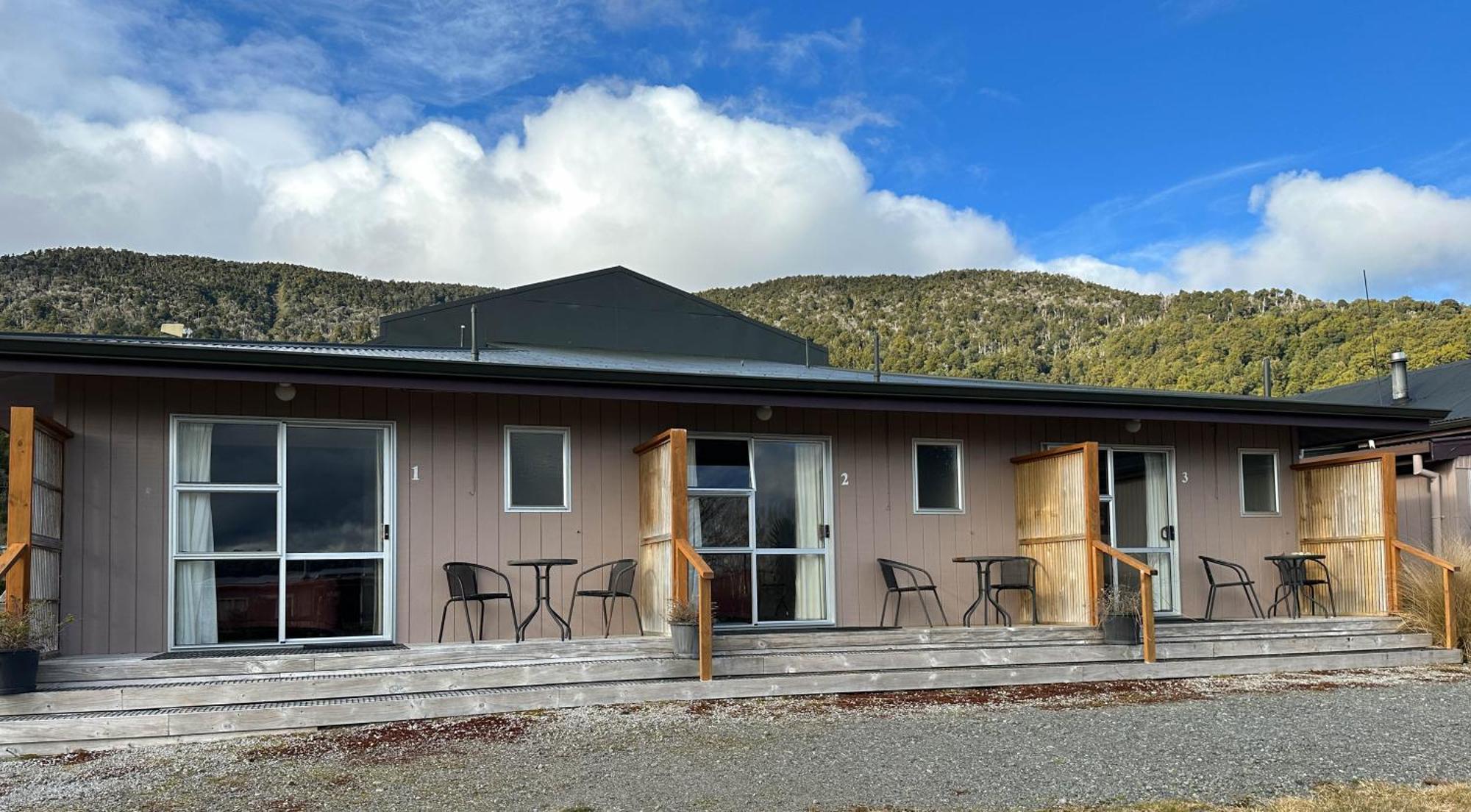 The Crossing Lodge & Backpackers Erua Luaran gambar