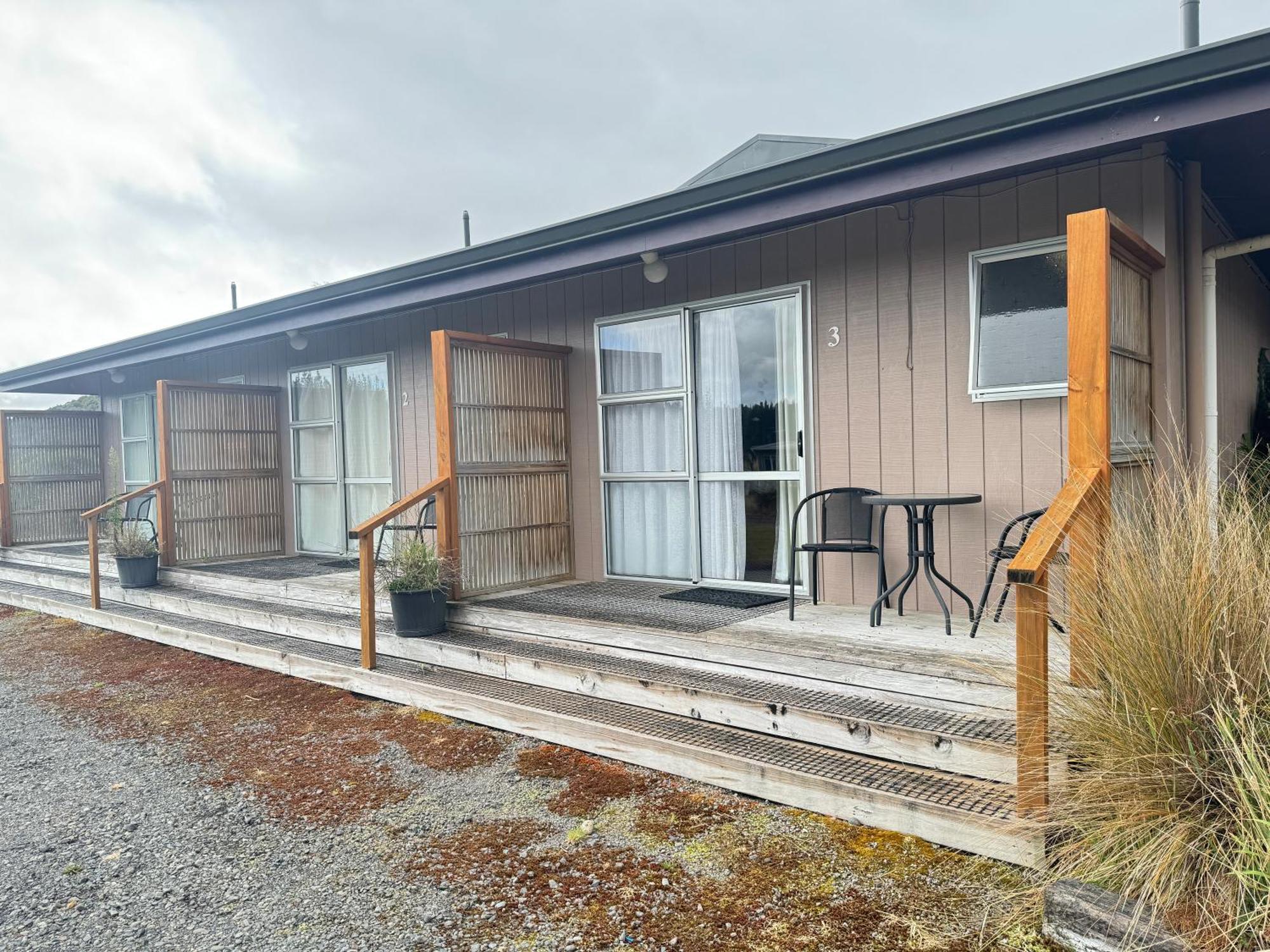 The Crossing Lodge & Backpackers Erua Luaran gambar