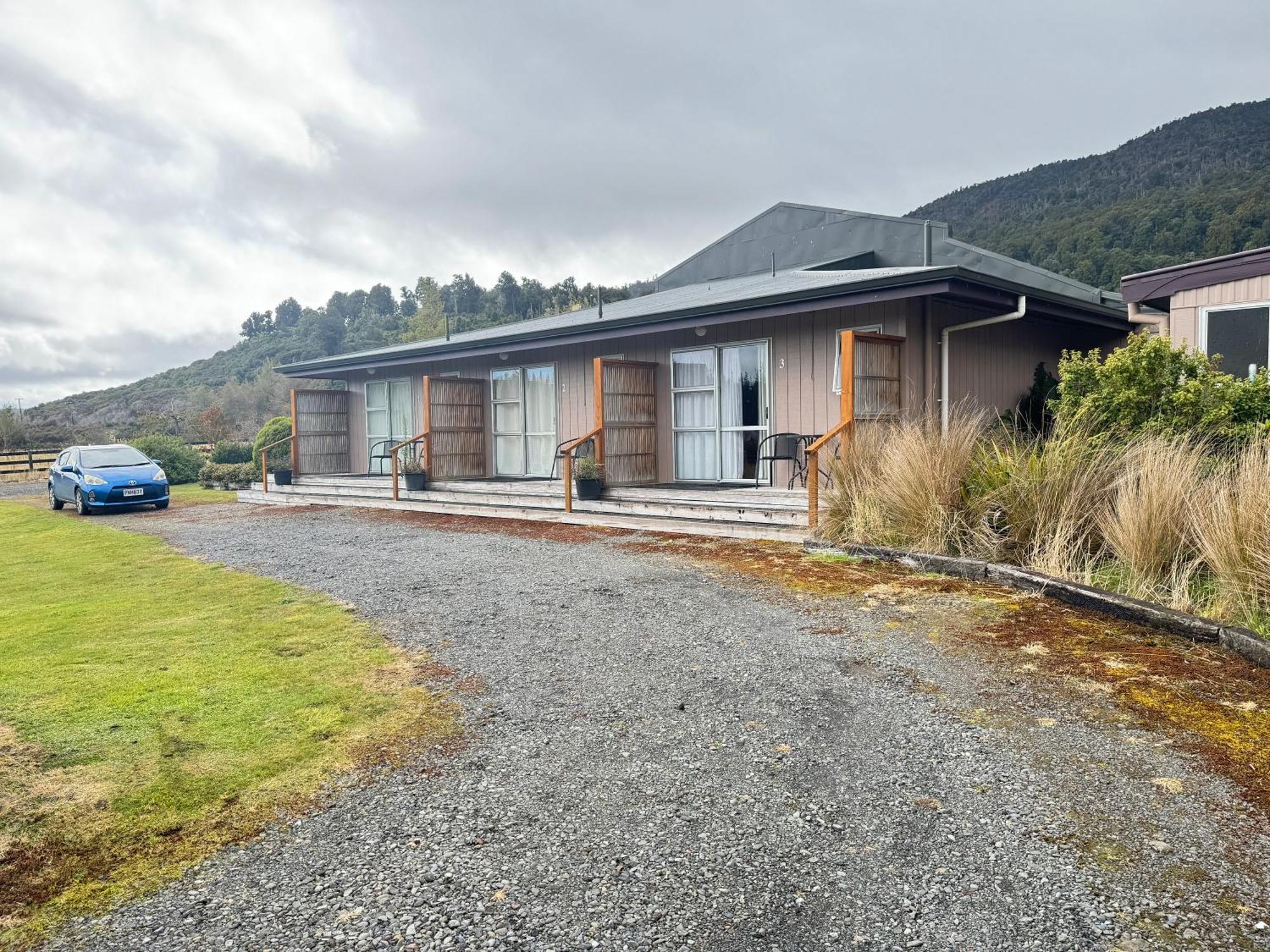 The Crossing Lodge & Backpackers Erua Luaran gambar