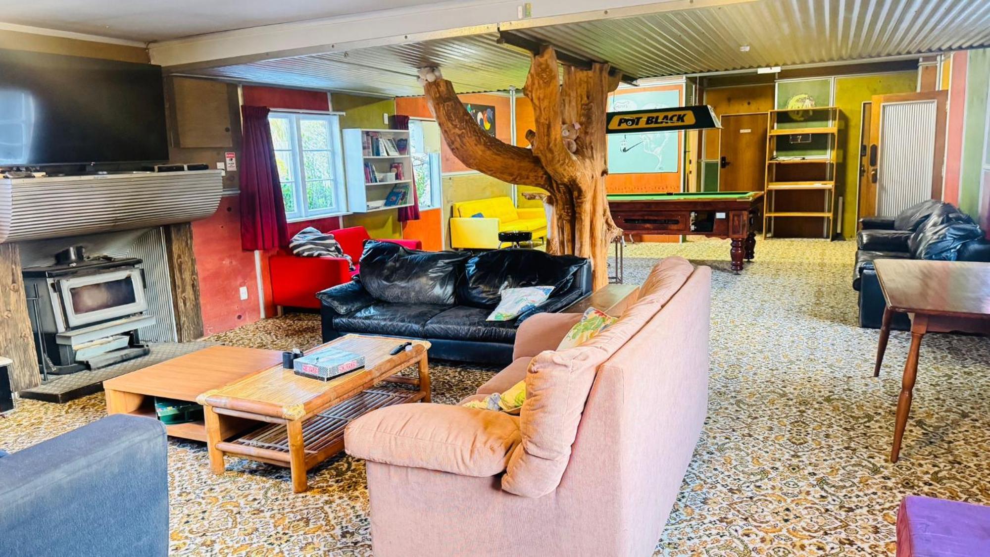 The Crossing Lodge & Backpackers Erua Luaran gambar