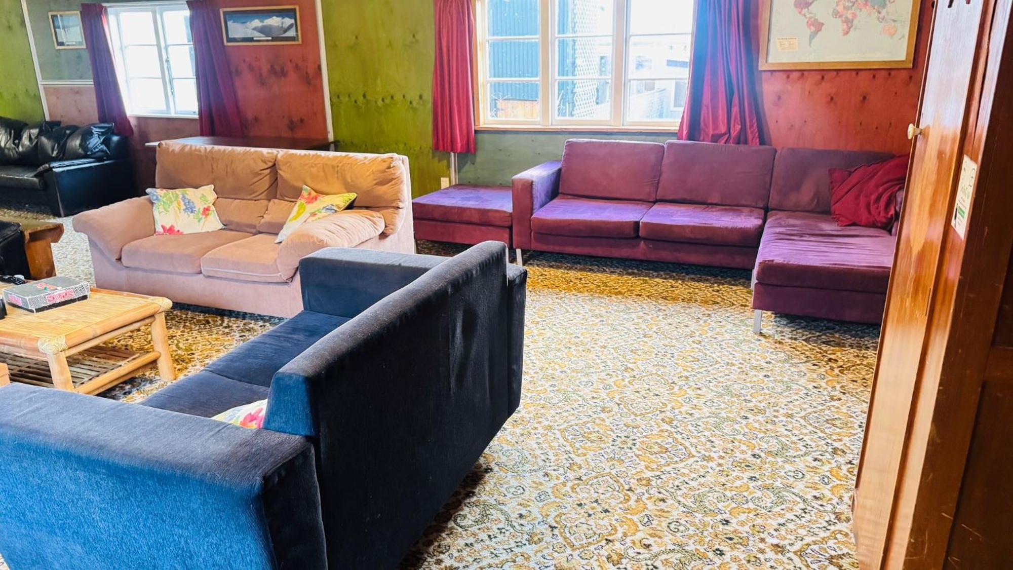 The Crossing Lodge & Backpackers Erua Luaran gambar
