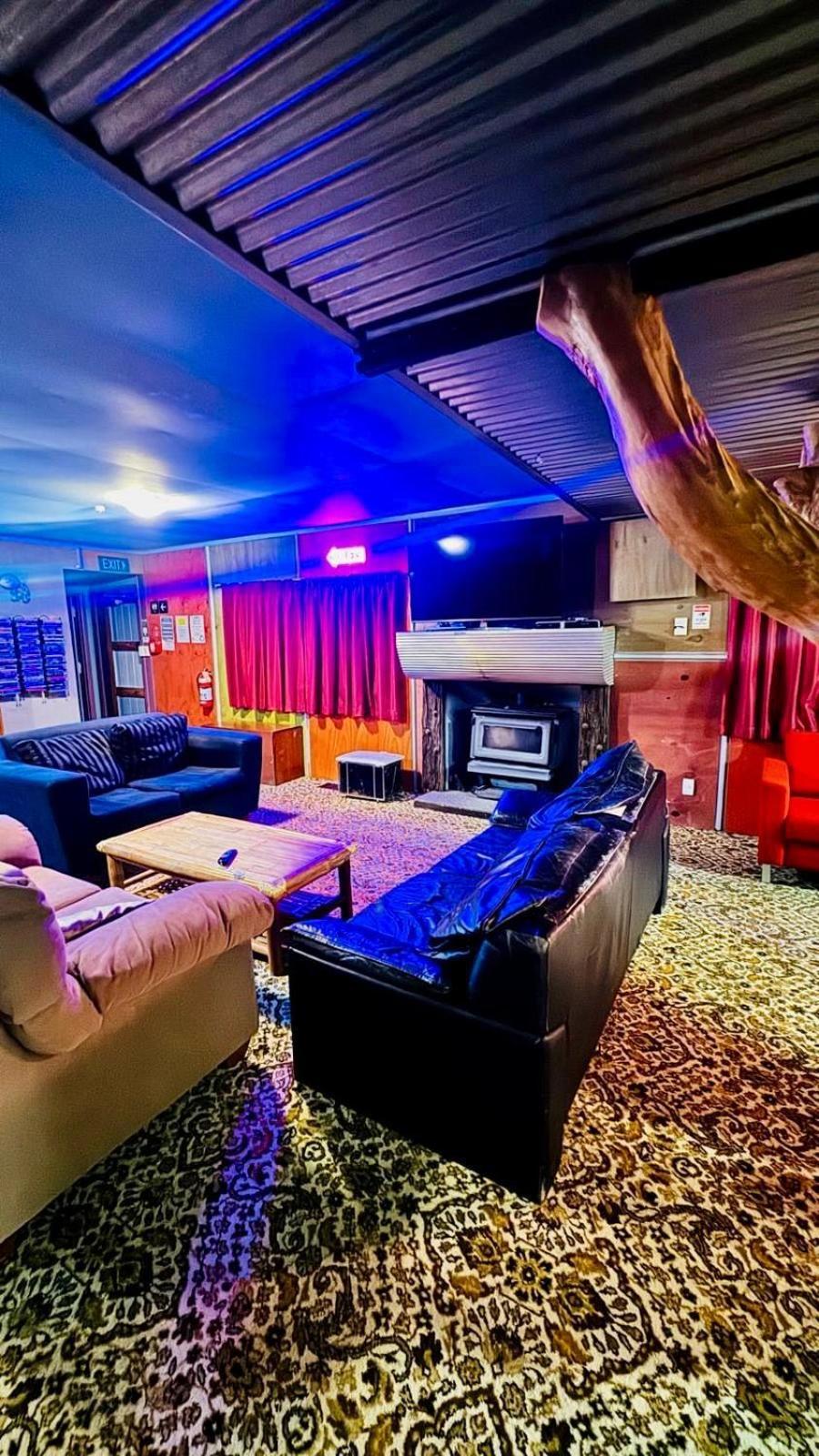 The Crossing Lodge & Backpackers Erua Luaran gambar