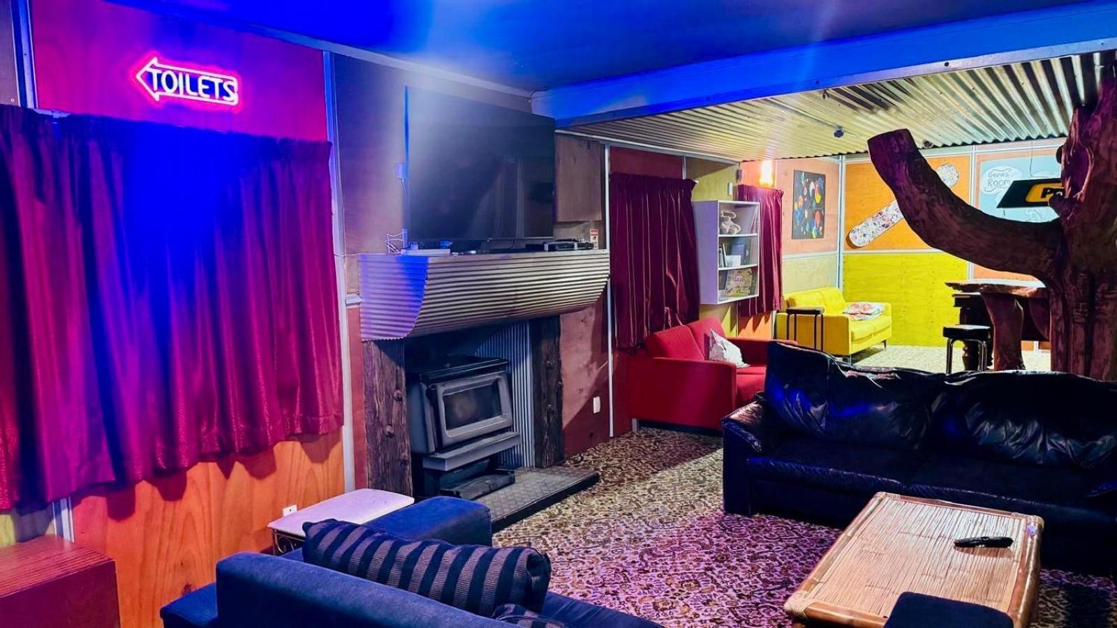 The Crossing Lodge & Backpackers Erua Luaran gambar