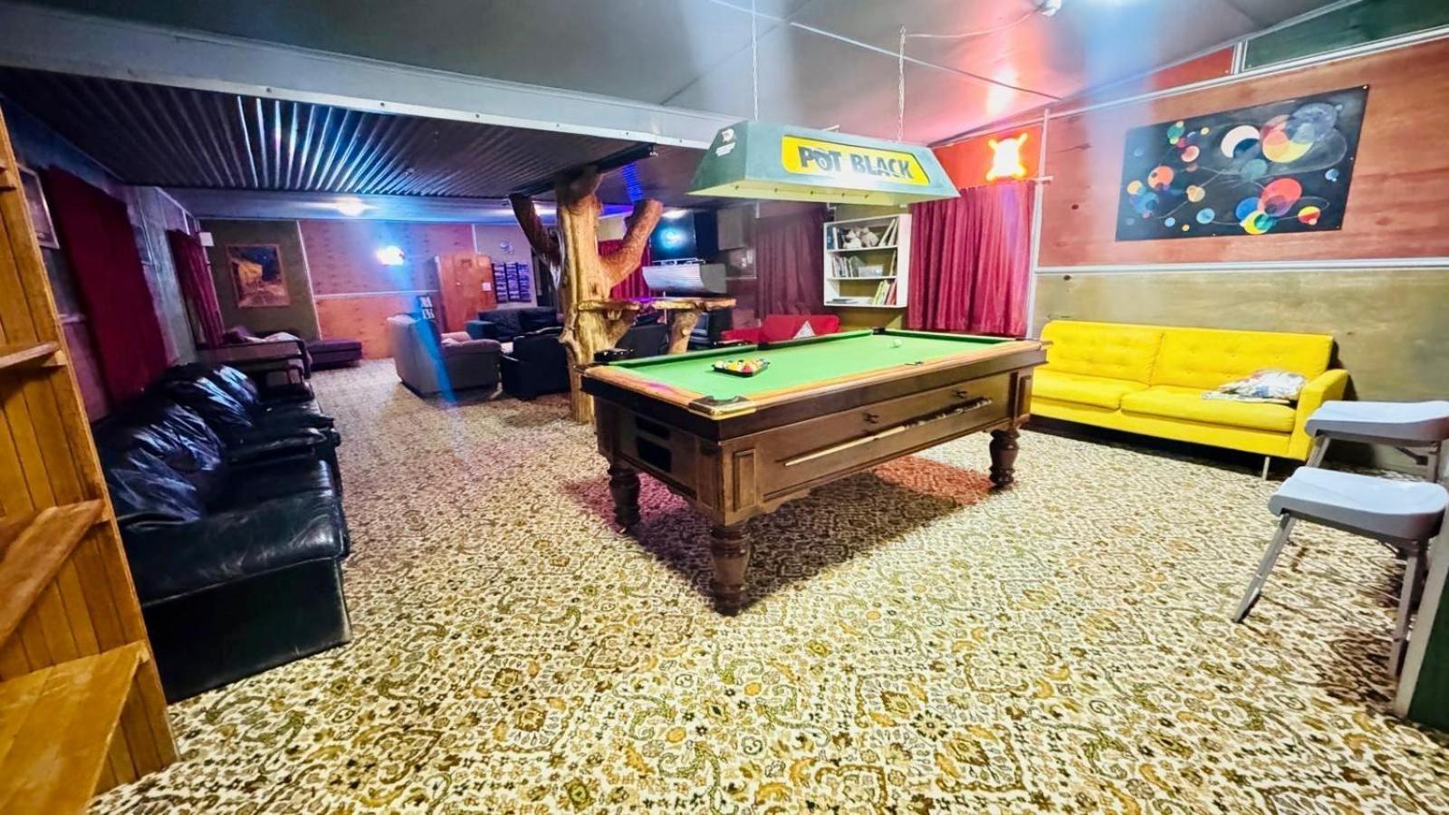 The Crossing Lodge & Backpackers Erua Luaran gambar