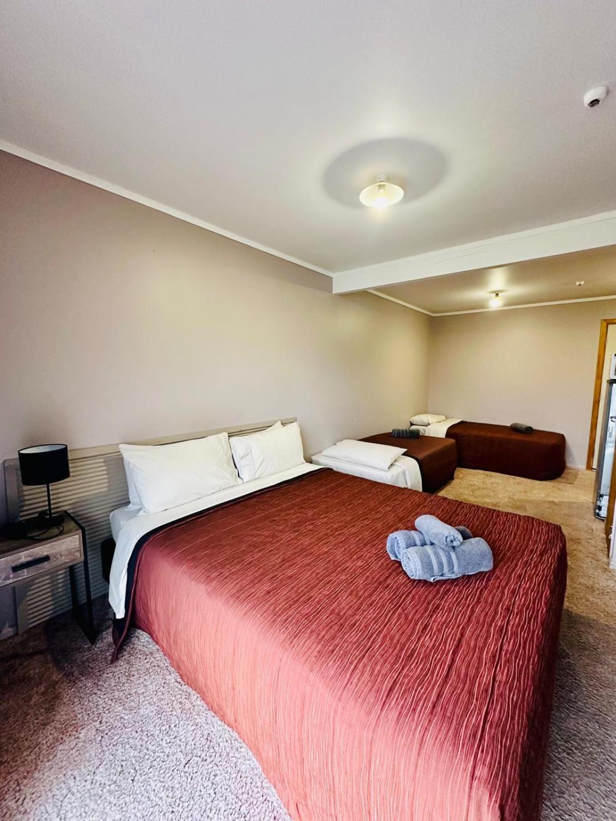 The Crossing Lodge & Backpackers Erua Luaran gambar