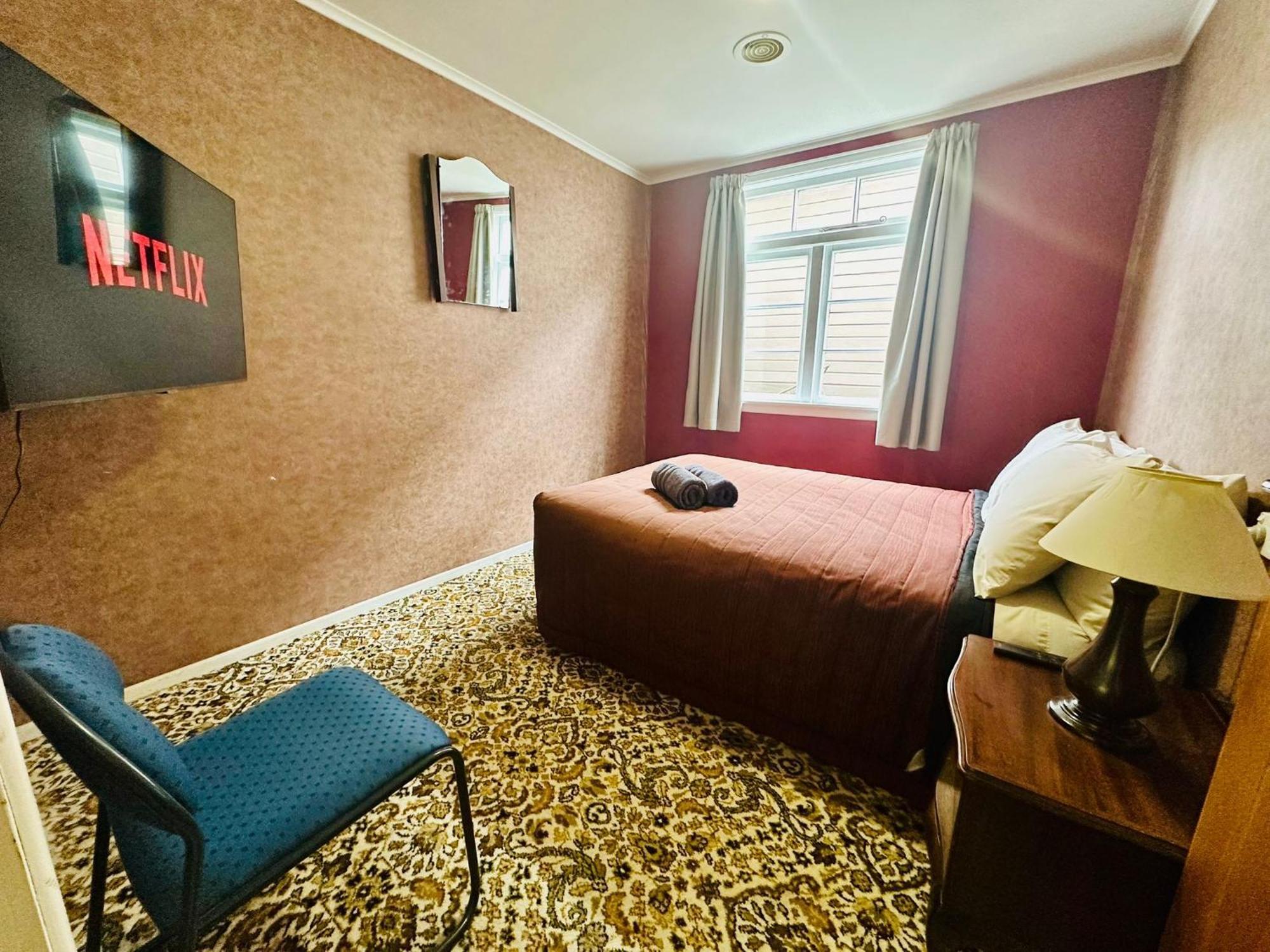 The Crossing Lodge & Backpackers Erua Luaran gambar