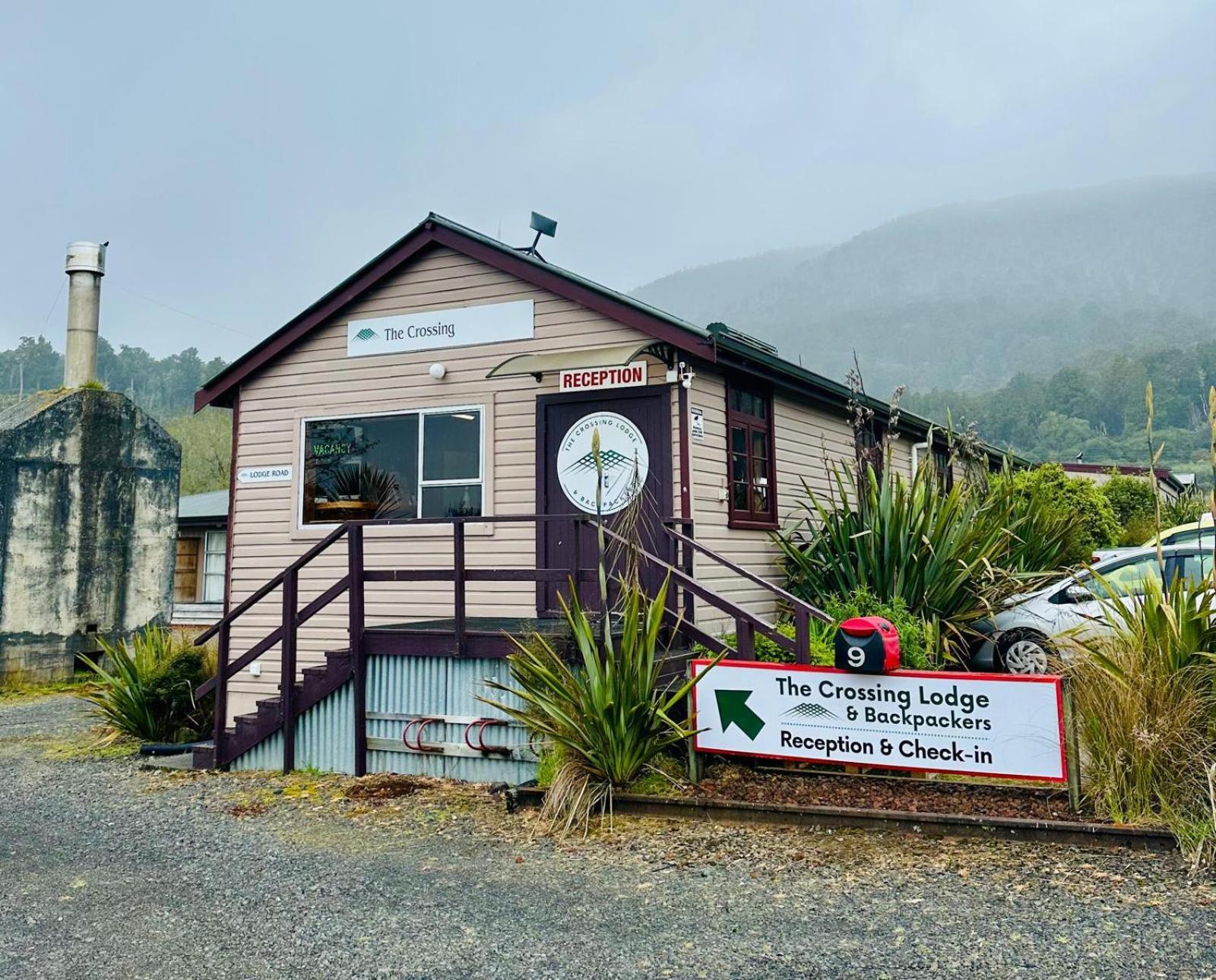 The Crossing Lodge & Backpackers Erua Luaran gambar