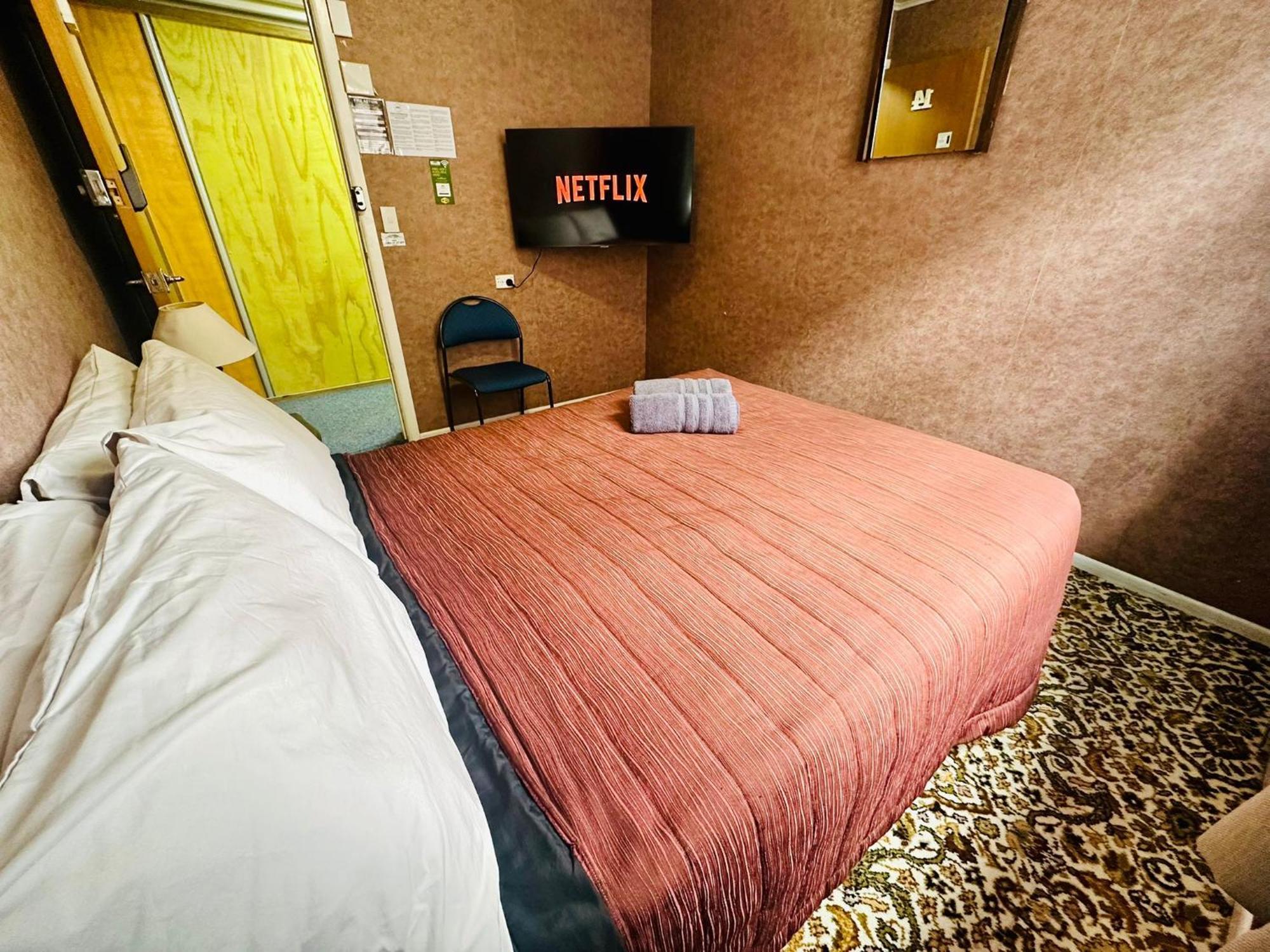 The Crossing Lodge & Backpackers Erua Luaran gambar